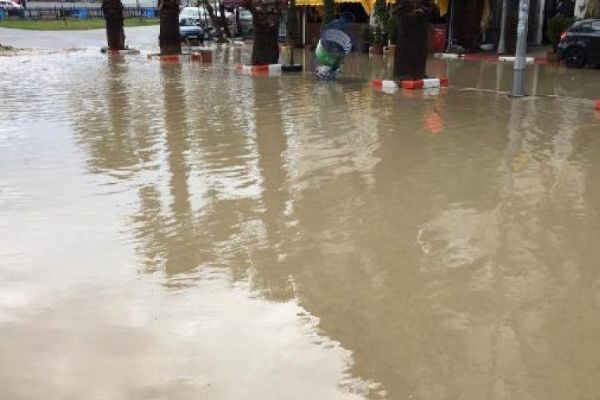 Silivri sahili sular altında kaldı