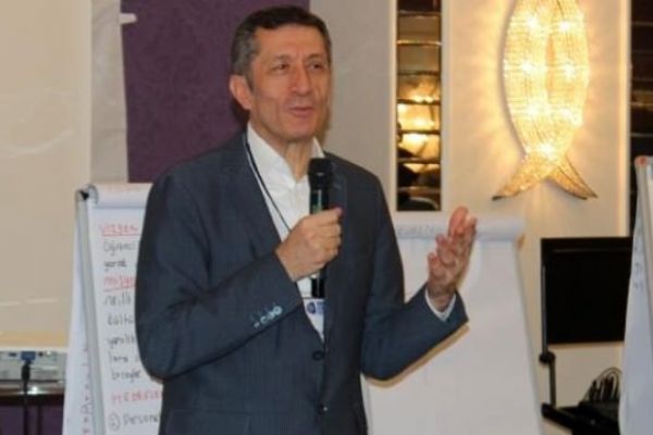 Milli Eğitim Bakanı Ziya Selçuk'tan sosyal medya uyarısı