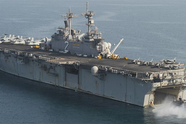 ABD'nin en büyük uçak gemisi Katar'da