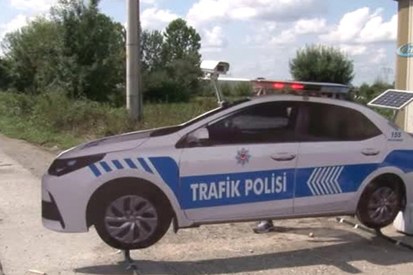 Maket polis araçları kazaları azalttı