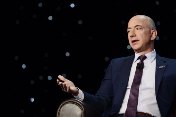 Jeff Bezos: 1 trilyon insan uzayda yaşayacak