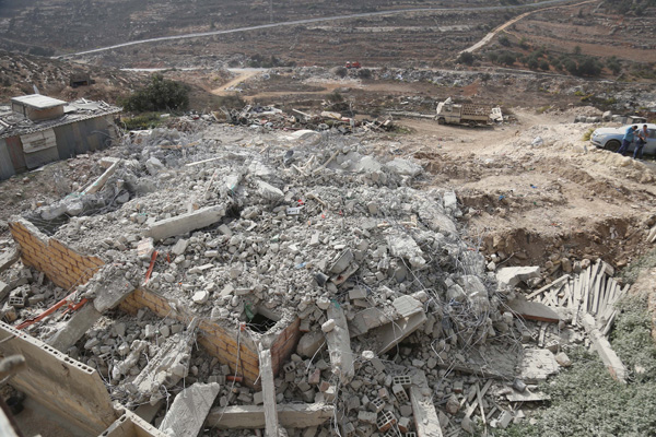 İsrail Batı Şeria'da bir Filistinliye ait binayı yıktı