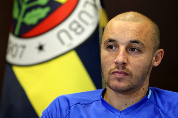 Aatıf'ın seccadesi Fenerbahçe'yi karıştırdı