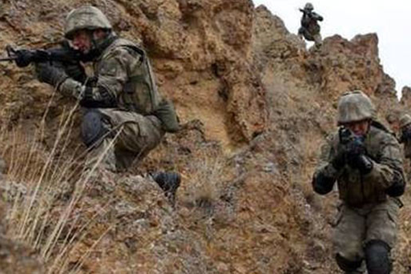 Muş’ta operasyon: Sığınak ve yaşam malzemeleri imha edildi!