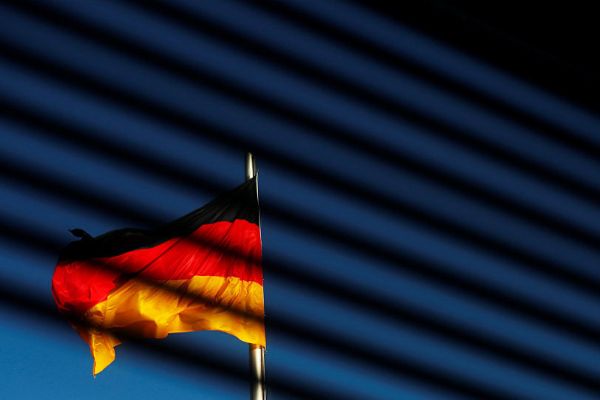 Almanya'da savcılık, savunma bakanına karşı inceleme başlattı