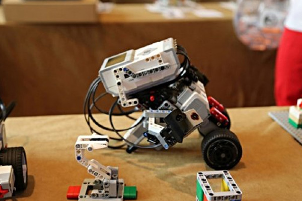 194 okulda robotik eğitim