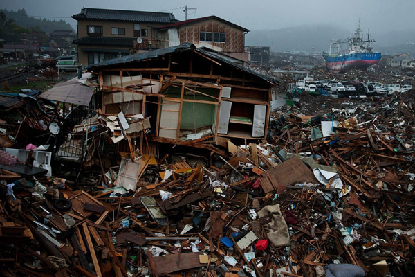 Endonezya'da 5,7 büyüklüğünde deprem