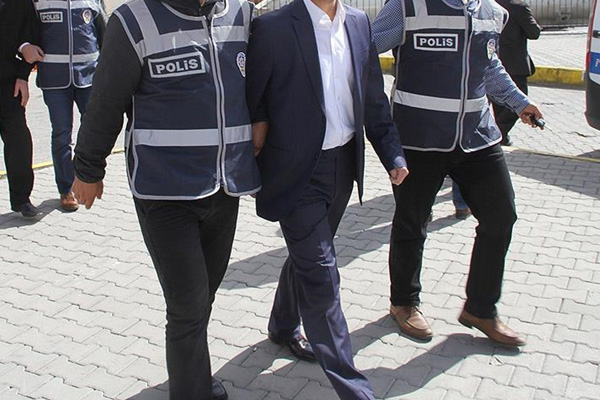 İzmir'de terör operasyonu: 13 gözaltı kararı