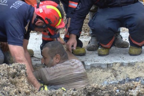 Beylikdüzü'nde toprak kayması!