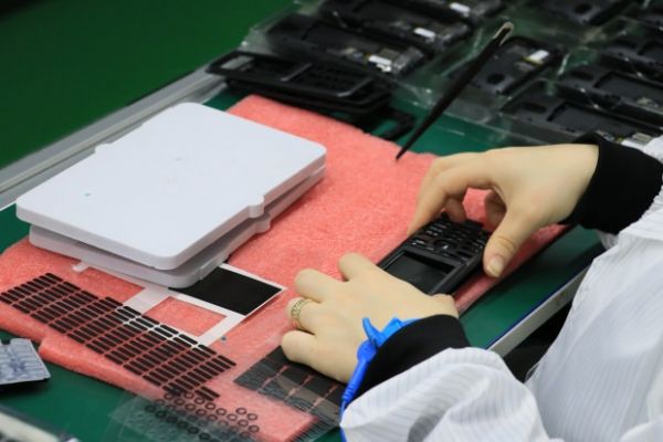 Yerli üretim telefon Samsun'dan ihraç edilecek