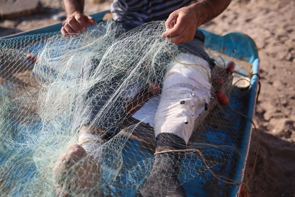 İsrail 2 Filistinli balıkçıyı gözaltına aldı