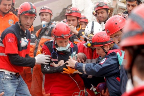 Üzerinden 7 yıl geçmesine rağmen unutulmayan acı: Van depremi