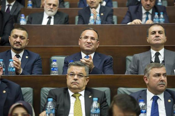 Erdoğan 'Yol arkadaşımı feda edemem' dedi, Bozdağ gözyaşlarını tutamadı