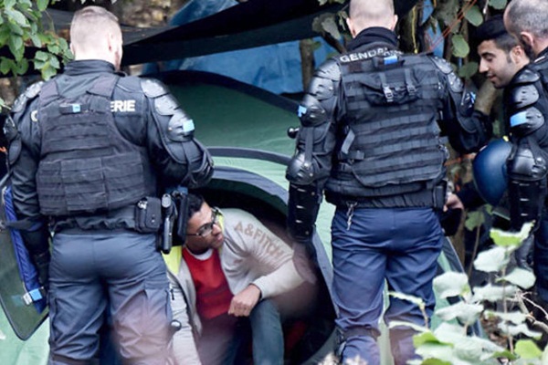 Grande-Synthe: 1800 kişilik göçmen kampı tahliye ediliyor