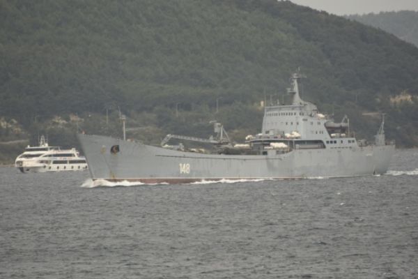 Rusya'nın askeri gemisi Çanakkale Boğazı'nda