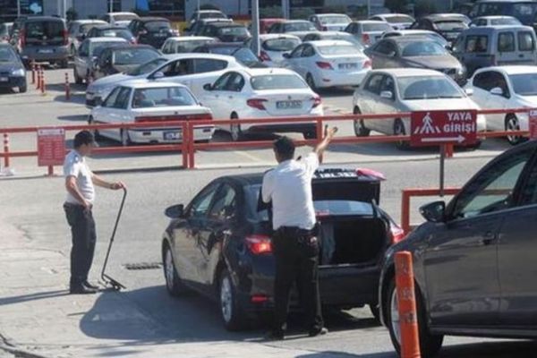 Adalet Sarayında şüpheli araç alarmı