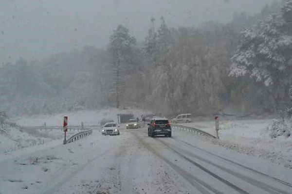 Uludağ'da kar kalınlığı 20 santimetreye ulaştı