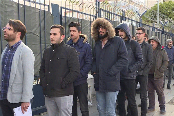 Bedelli askerlik başvurusu için metrelerce kuyruk oluştu