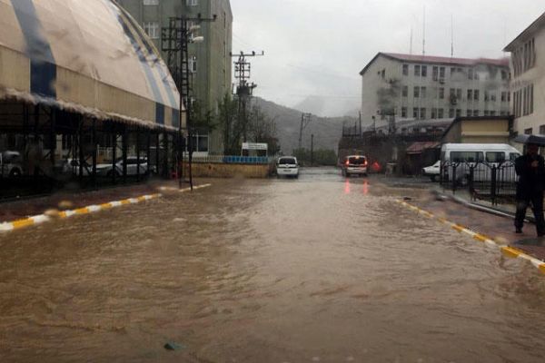 Beytüşşebap sele teslim oldu