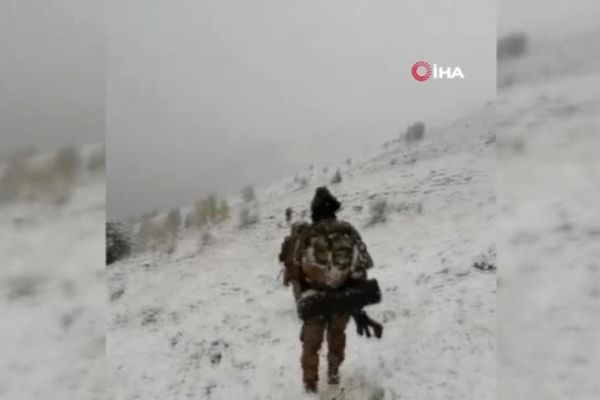 Askerler operasyonda kar ve tipiye yakalandı, 2 şehit