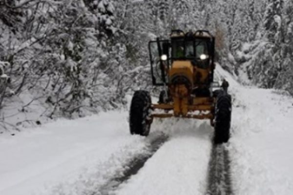Trabzonda yoğun kar yağışı, 10 kişinin yaylada mahsur kalmalarına neden oldu