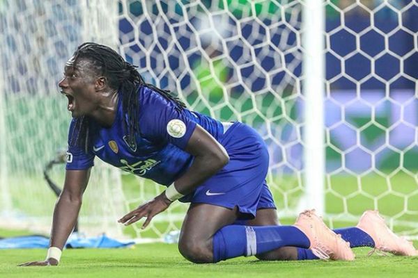 Gomis, Arabistan'da gollerine devam ediyor