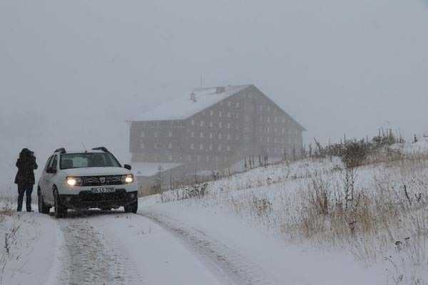 Kartepe'ye yılın ilk karı düştü