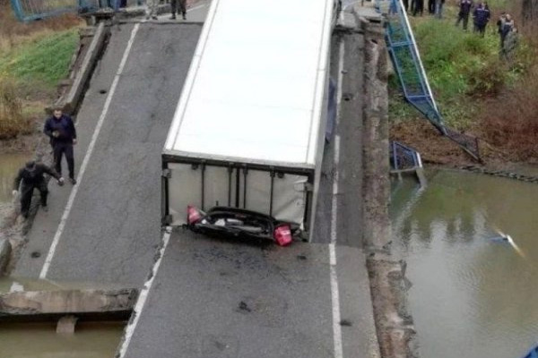 Rusya’da köprü çöktü: 1’i çocuk 2 kişi öldü