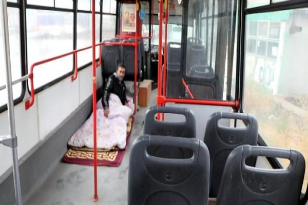 Bozuk halk otobüsünde yaşam