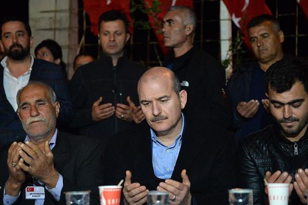 İçişleri Bakanı Soylu'dan şehit ailesine ziyaret