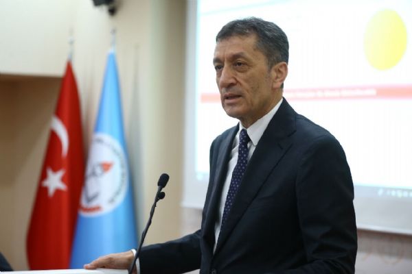 Milli Eğitim Bakanı Ziya Selçuk'tan itiraf: Öğrencileri huzursuz ettik
