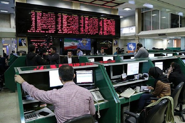 İran, ilk defa petrolü borsada satışa sundu