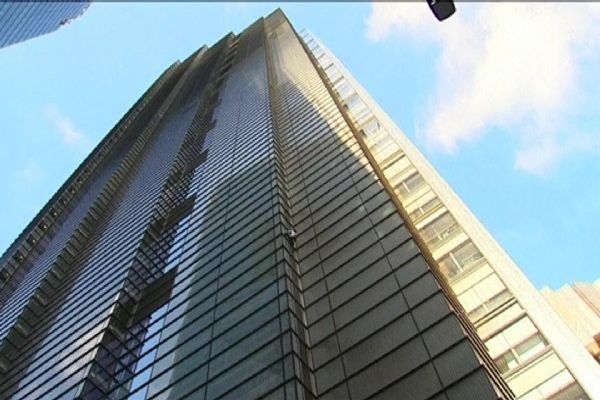 228 metrelik binaya 40 dakikada tırmandı