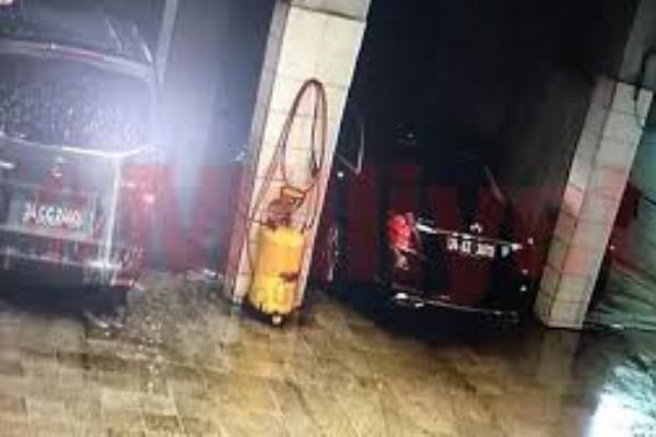 Konsolosluk araçlarının oto yıkama görüntüleri