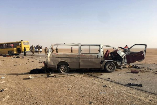 Irak’ta turist otobüsü kaza yaptı: 10 ölü