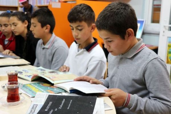 Kitap okuyana çay ve kahve ücretsiz