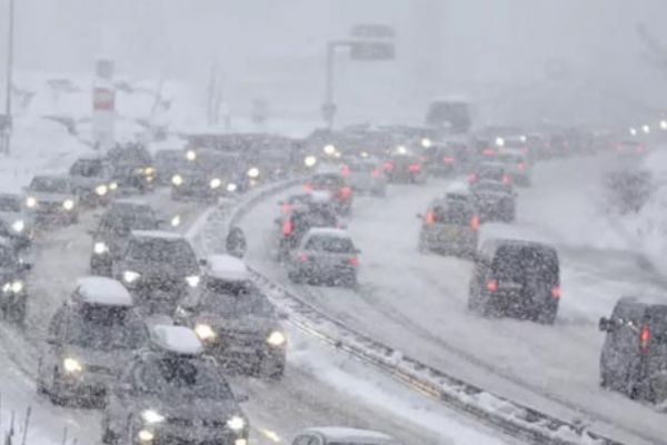 Fransa’da yüzlerce kişi mahsur kaldı