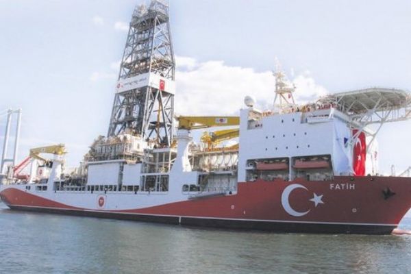 Türkiye'nin ilk derin sondaj yapacak gemisi Akdeniz'e açıldı