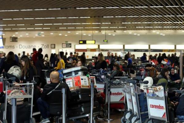 Brüksel Havalimanı'nda grev krizi ! Çok sayıda sefer iptal edildi