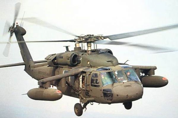 Afganistan'da askeri yetkilileri taşıyan helikopter düştü