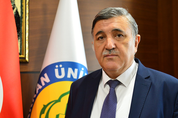 ‘Cumhurbaşkanına itaat etmek farzdır’ diyen rektör istifa etti