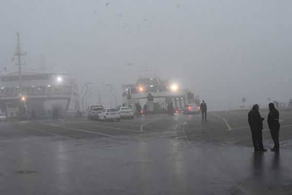Sisten dolayı Çanakkale Boğazı kapatıldı