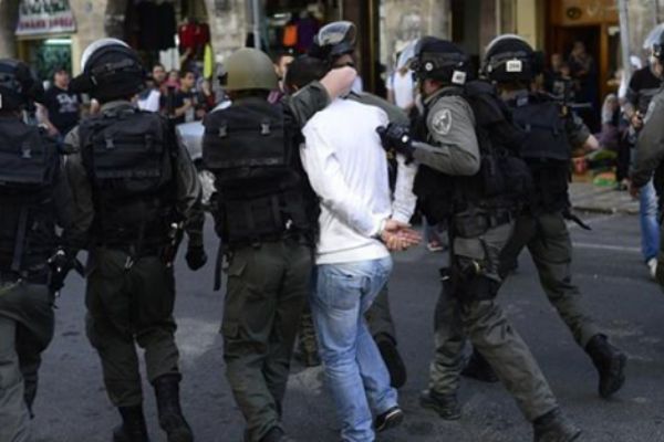 İsrail’in zulmü bitmiyor… 17 Filistin’li gözaltında