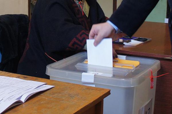 Ermenistan'da erken seçim!