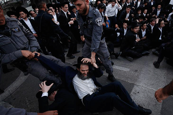 İsrail polisinden Ultra-Ortodoks Yahudilerin gösterisine müdahale