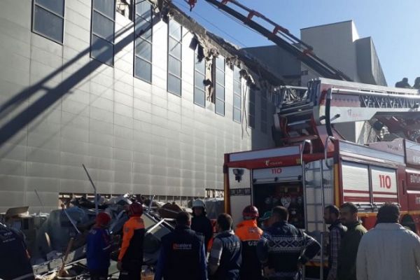 Kayseri'de kongre merkezi inşaatının çatısı çöktü