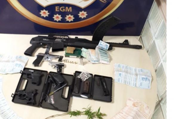 Narkotik polisinden lüks villaya şok baskın!