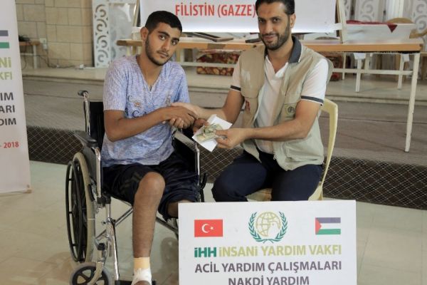 Gazzeli yaralılara maddi yardım