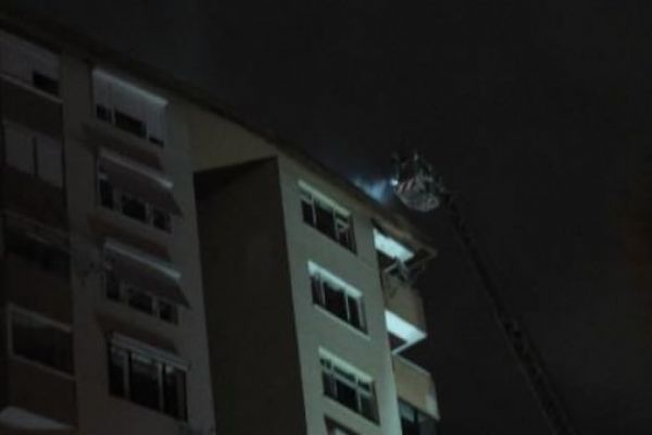 Kadıköy'de çatı yangını