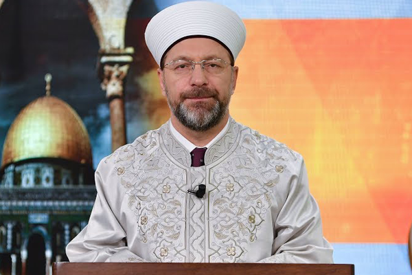 Erbaş’tan çağrı! Gençlerimize, çocuklarımıza sahip çıkıp, onlara rol model olmalıyız’